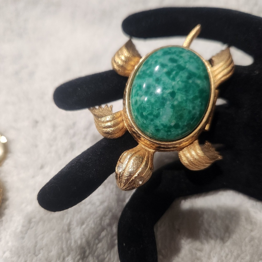 Gold Tone Green Cabochon Turtle Hinged Locket trinket Rhinestone Eye Avon